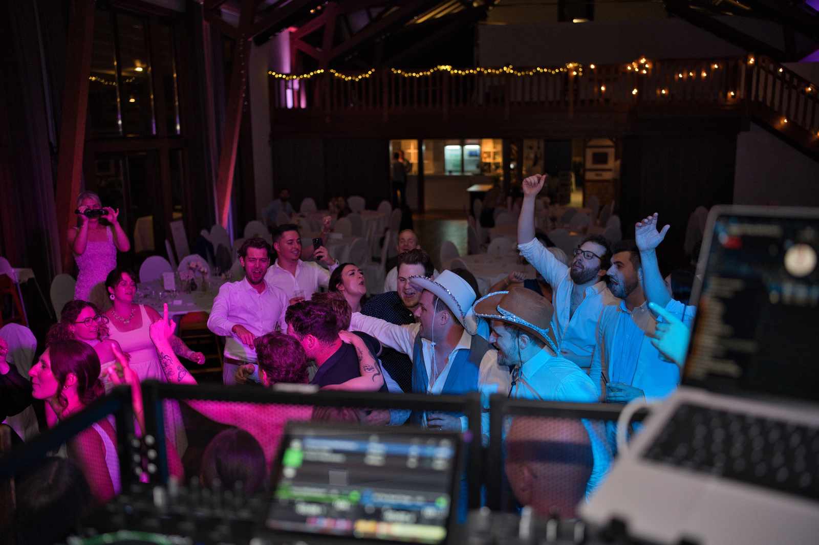 Ausgelassene Stimmung auf einer deutsch-kanadischen Hochzeit in Mainz