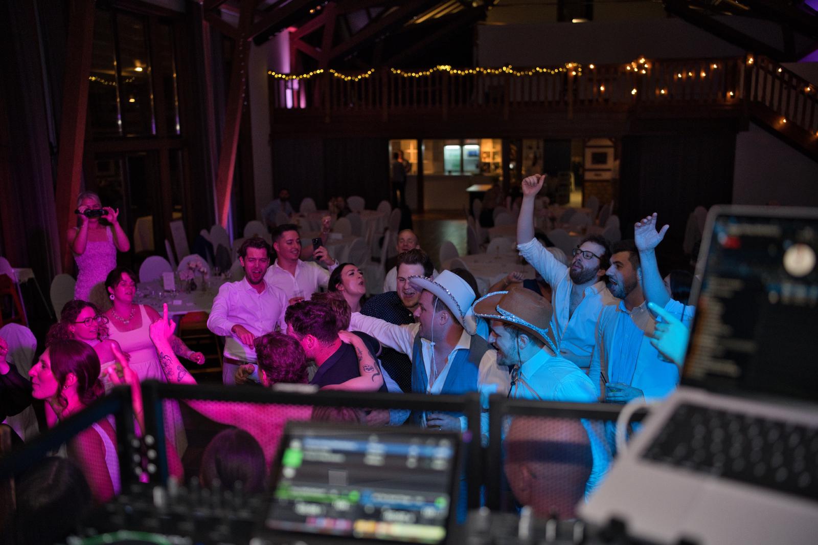 Ausgelassene Stimmung auf einer deutsch-kanadischen Hochzeit in Mainz