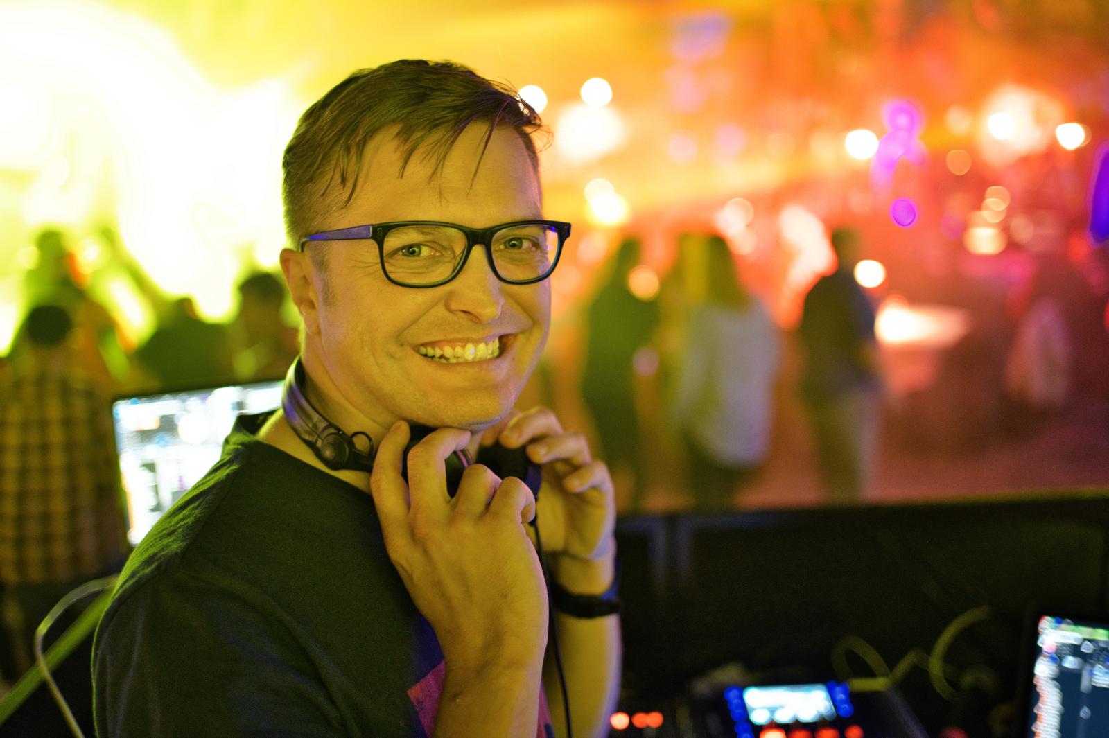 DJ Tobias auf einer Hochzeitsfeier im Schlossgut Lüll 