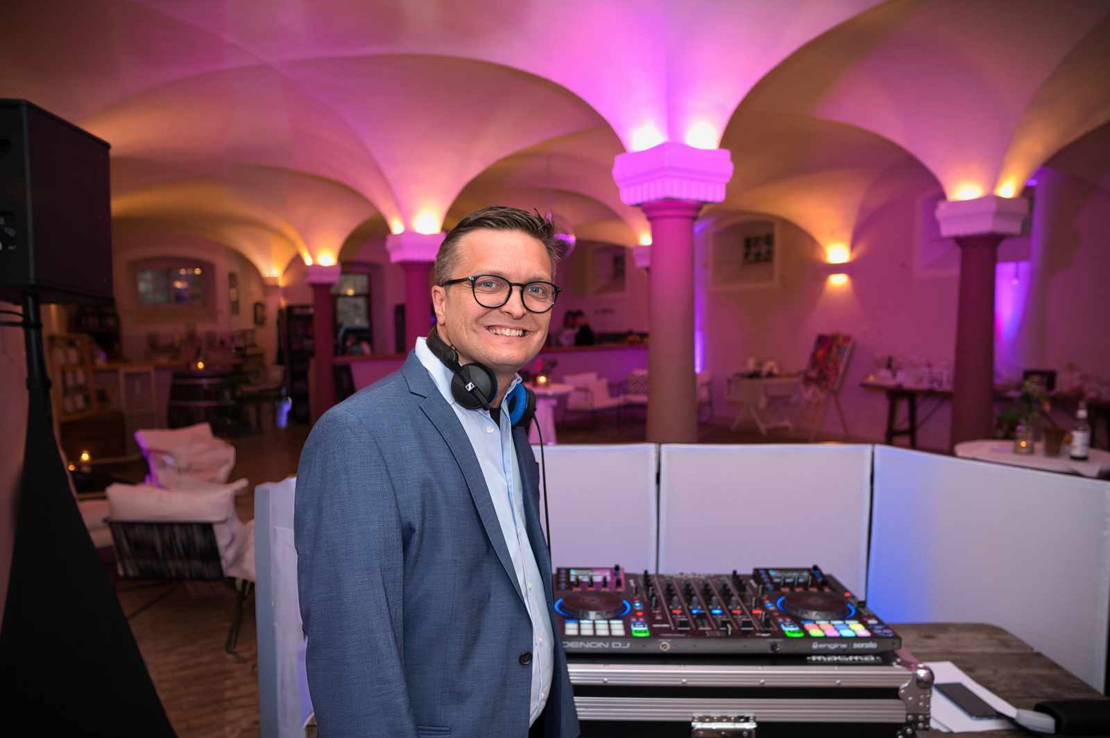 DJ Tobias auf einer Hochzeitsfeier im Schlossgut Lüll 